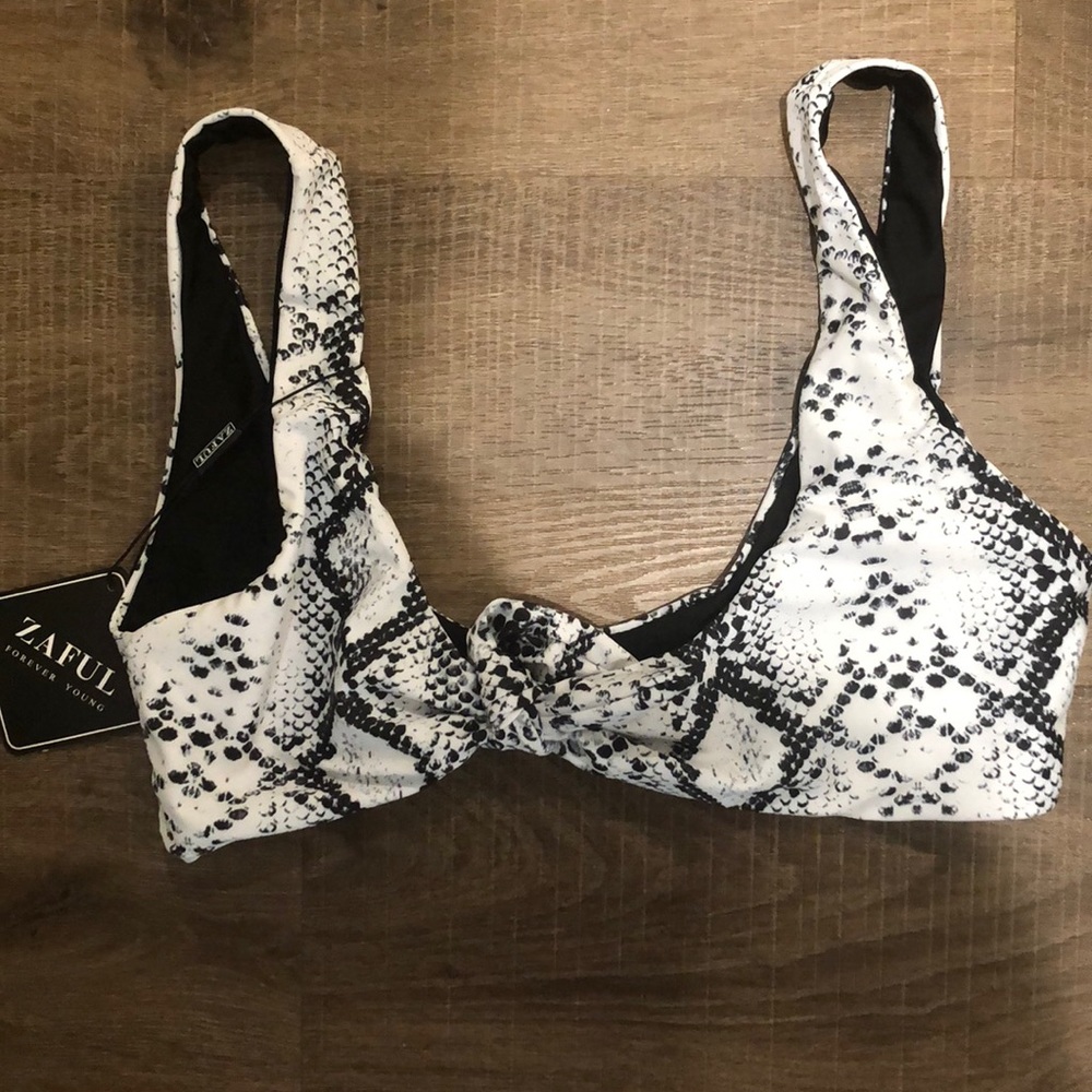 New M ZAFUL Snakeskin Print Tie Front Bikini Top